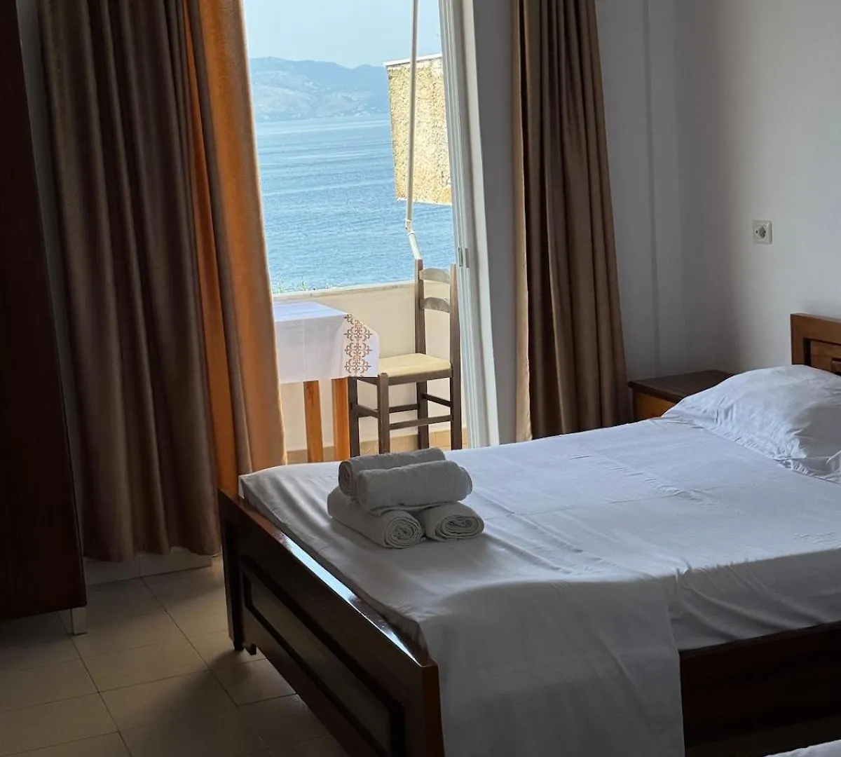 Beachside Golden Stay Sarandë